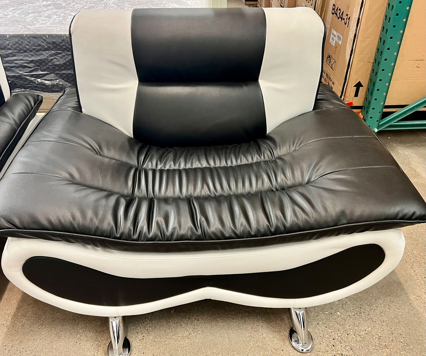 Black & White Chairs * As is